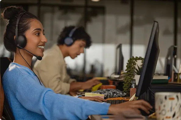 Woman using omnichannel capabilities of a CCaaS solution